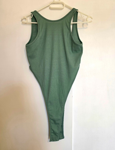 Gerippter bodysuit salbeigrün - gerippter,